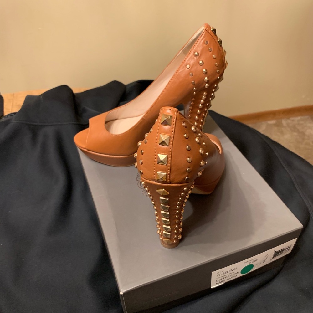 Vince Camuto tan blocked heels